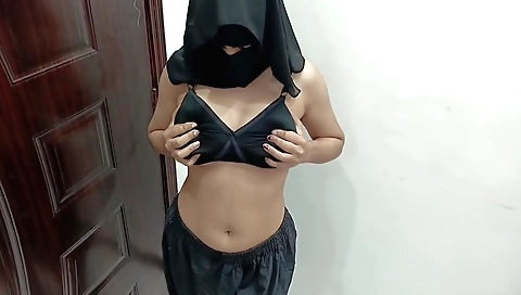 Stunning girl with a nice body and a nice ass 1980s solo