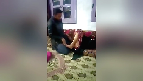 Amateur brunette fucked with her boyfriend in bedroom
