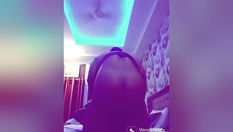 Indian babe has sex with boyfriend in amateur video