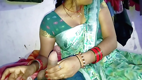 Indian stepbrother-in-law handjob in amateur video