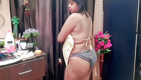 Hot indian housewife shows herself in her sexy outfit