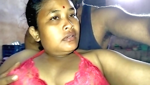Amateur indian brunette makes love in amateur video