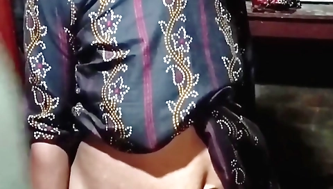 Indian couple gets fucked in the bed on amateur porn