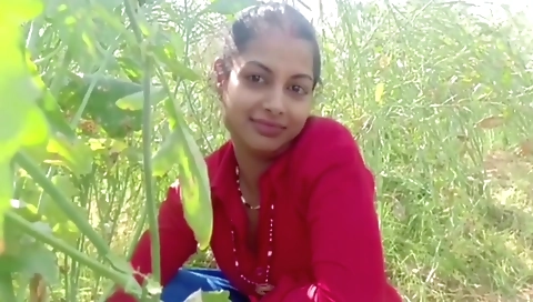 Indian stepsister-in-law gives money by luring stepsister