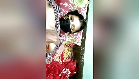 Sexy amateur brunette soniya bhabhi gets it fucked