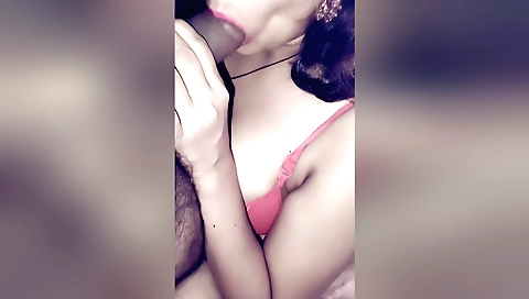 Indian busty babe gets her cunt fingered and fucked
