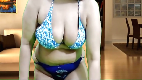 Persian beauty shows off her nice body and juicy pussy