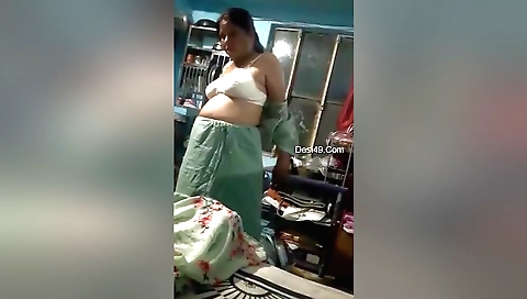 Bhabhi changes clothes for a horny dude and gets fucked