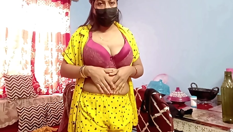 Busty indian big-titted aunty with a hairy pussy is changing