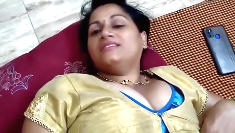 Porn video of a mature brunette in her hairy body 2015