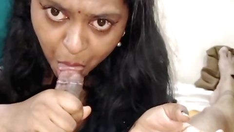 Indian beauty gets face painted in her homemade sex video