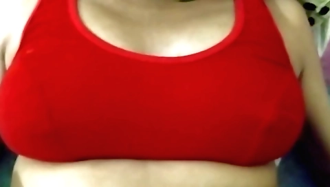 Indian girlfriend enjoys a nice blowjob and penetration