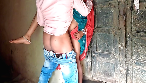 Hot babe 18+ and her lover's dick in hot amateur video