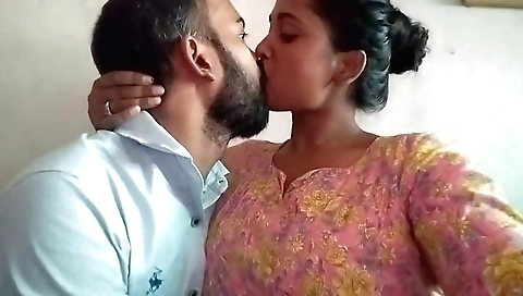 Amateur stepdaughter gets her cunt pounded on the bed