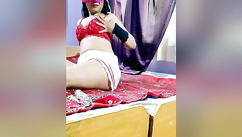Sweet amateur indian nurse with a nice booty does it on her bed
