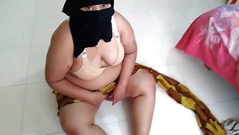 Indian big tits and big ass amateur milf gets stuck under bed