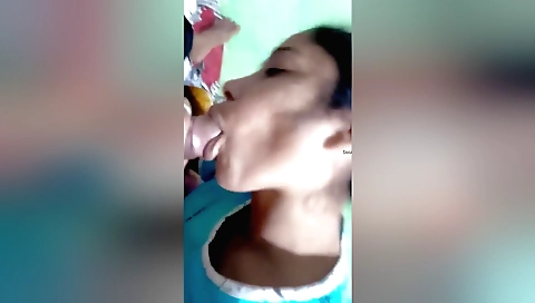 Indian video girl loves to be caught with a camera
