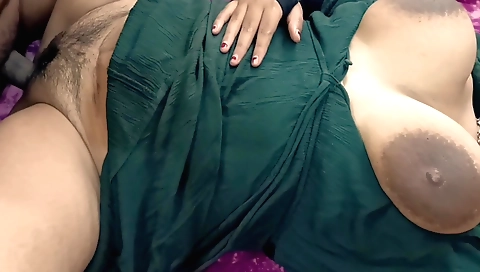 Indian stepmom fucks in the outdoors in an amateur porn clip
