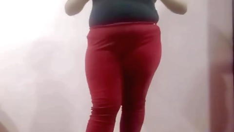 Indian solo girl with nice ass fucks her pussy with dildo