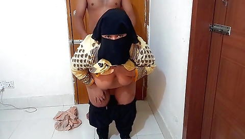 Busty Indian bitch gets penetrated in office during cleaning