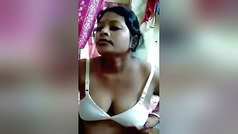 Indian brunette with big ass gets her pussy fucked