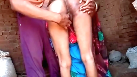 Indian girl has a very nice ass and a big booty in a video