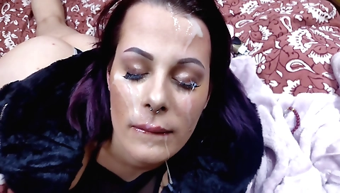 Cute brunette with a nice ass is doing a big facial