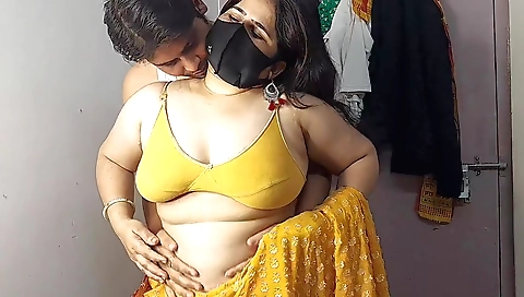 Indian amateur brunette gets a handjob with her lover