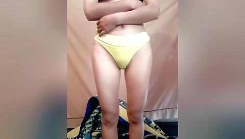 Hairy brunette amateur solo video in webcam castings