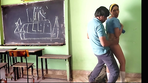 Indian hottie gets her mouth filled with a big dick