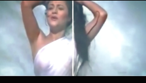 Indian actress shows off her naked body and presents it