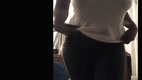 Amateur girl has great booty with nice body in lingerie