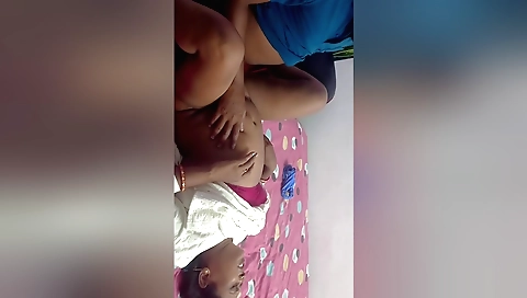 I fucked my girlfriend with a dildo in this homemade scene