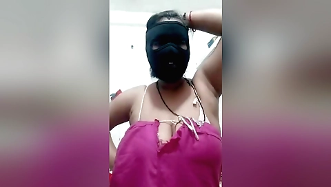 Indian woman is very hot and her body looks amazing