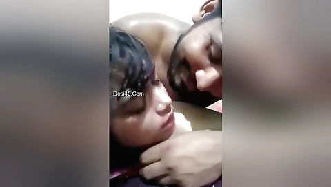 Indian babe gives a handjob and makes a good homemade vid