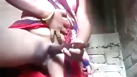 Dehati telugu masturbates on a webcam for the camera