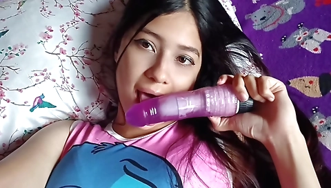Sexy indian solo girl video shows a hot girl with a sexy body